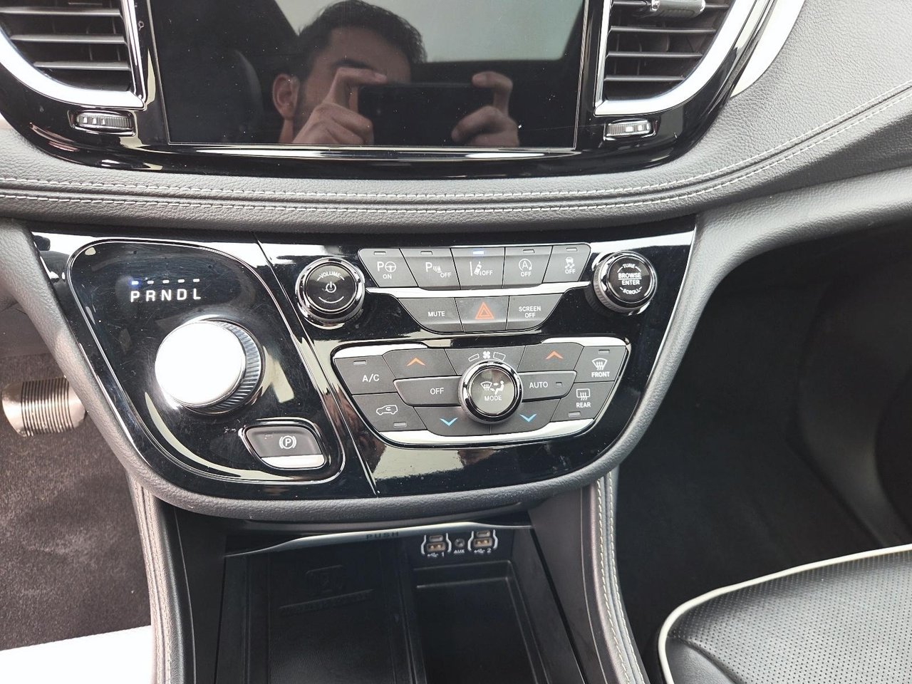 2022 Chrysler Pacifica Limited AWD Apparence S-14