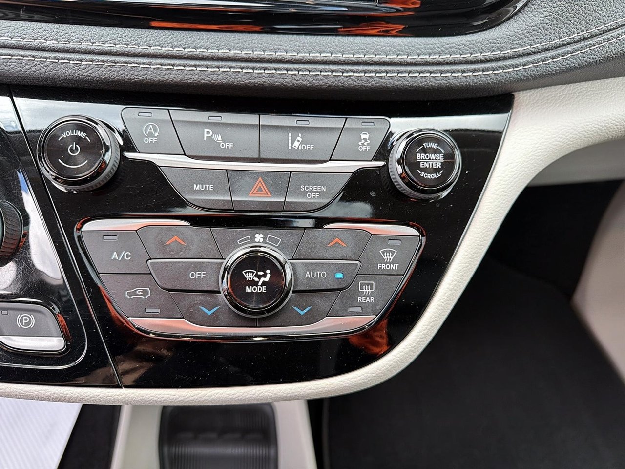 Chrysler Pacifica Touring L 2022-13