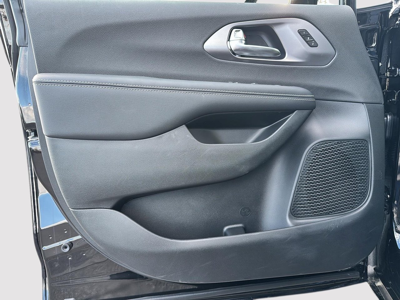 2026 Chrysler Pacifica SELECT-10