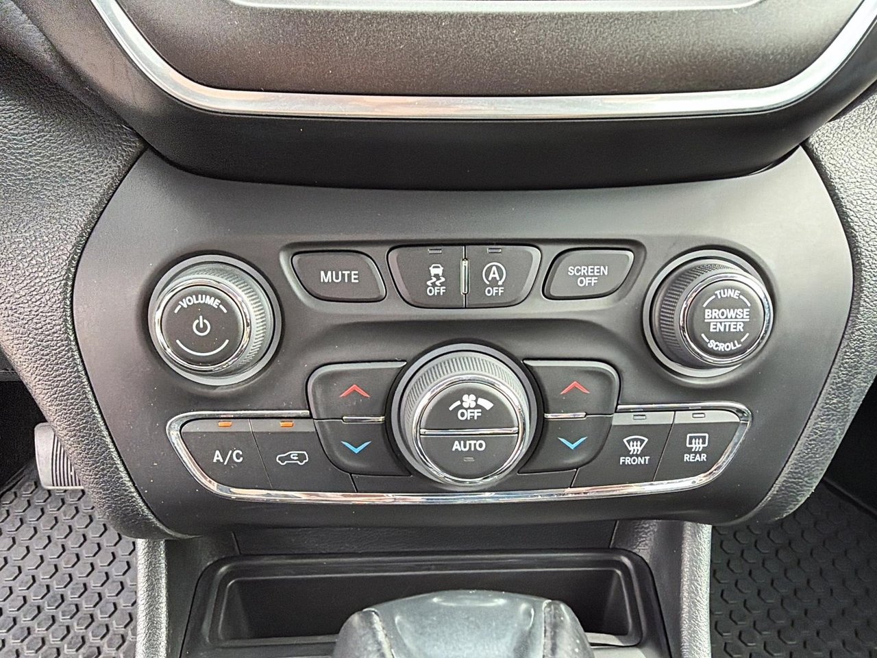 Jeep Cherokee Trailhawk 2021-13