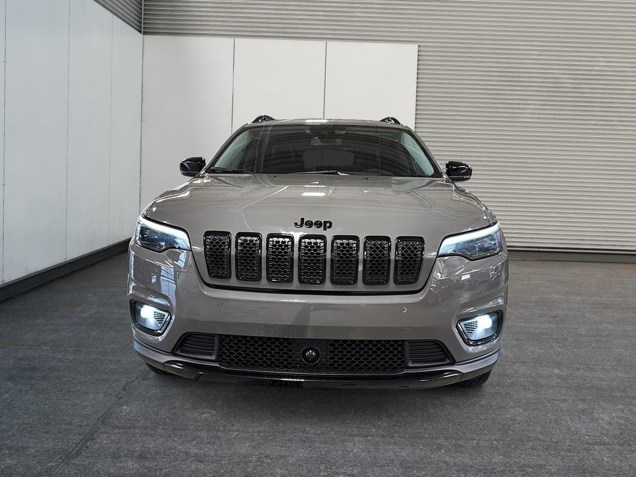 2023 Jeep Cherokee Altitude-1
