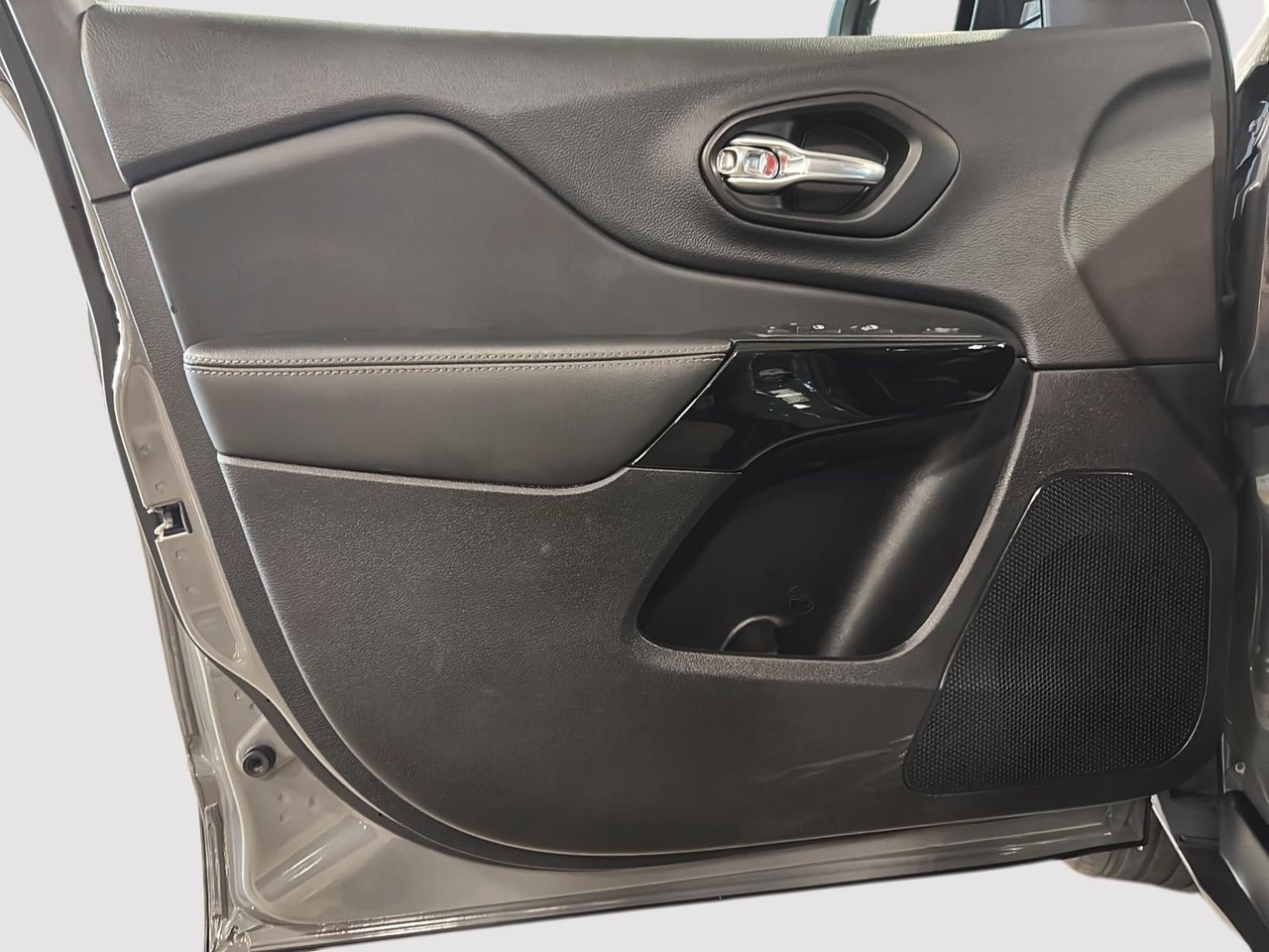 2023 Jeep Cherokee Altitude-15