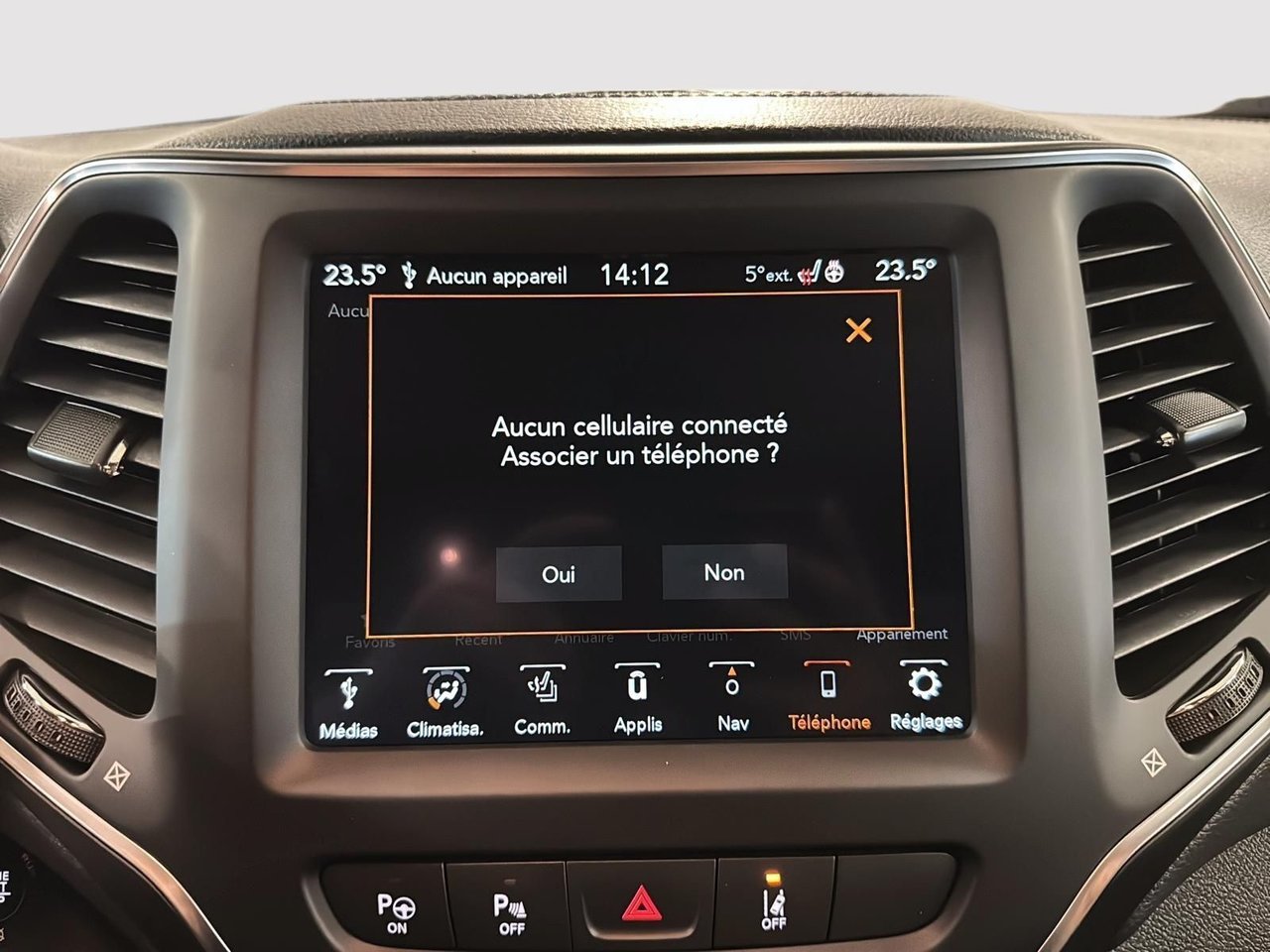 2023 Jeep Cherokee Altitude-11