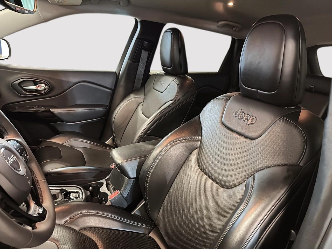 2023 Jeep Cherokee Altitude-7