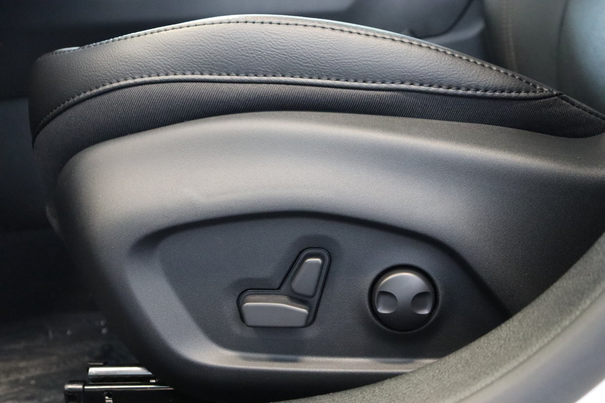 Jeep Compass LIMITED 4X4 2023-8