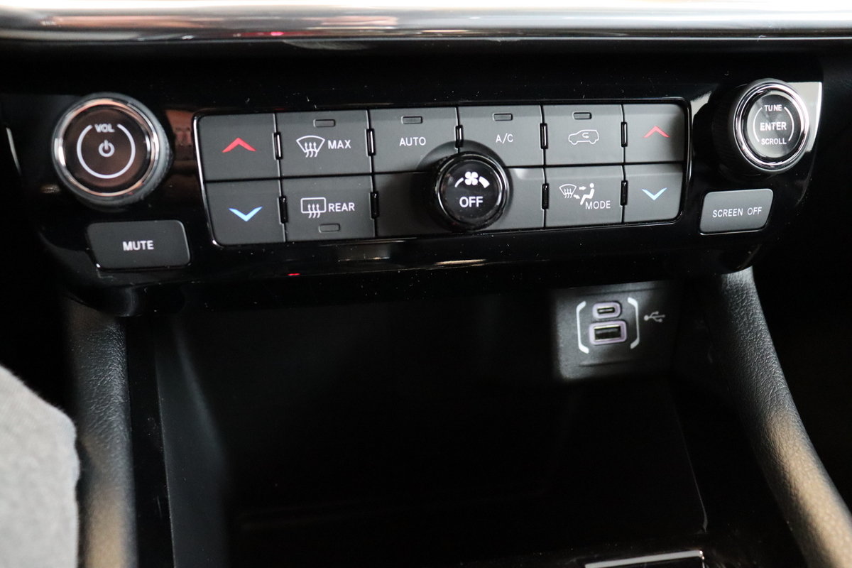 Jeep Compass LIMITED 4X4 2023-16