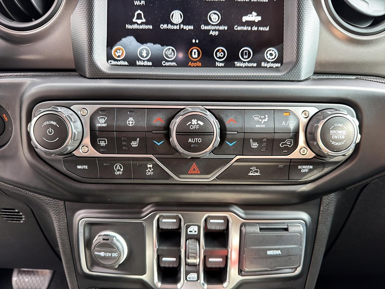 2021 Jeep Gladiator Willys-13