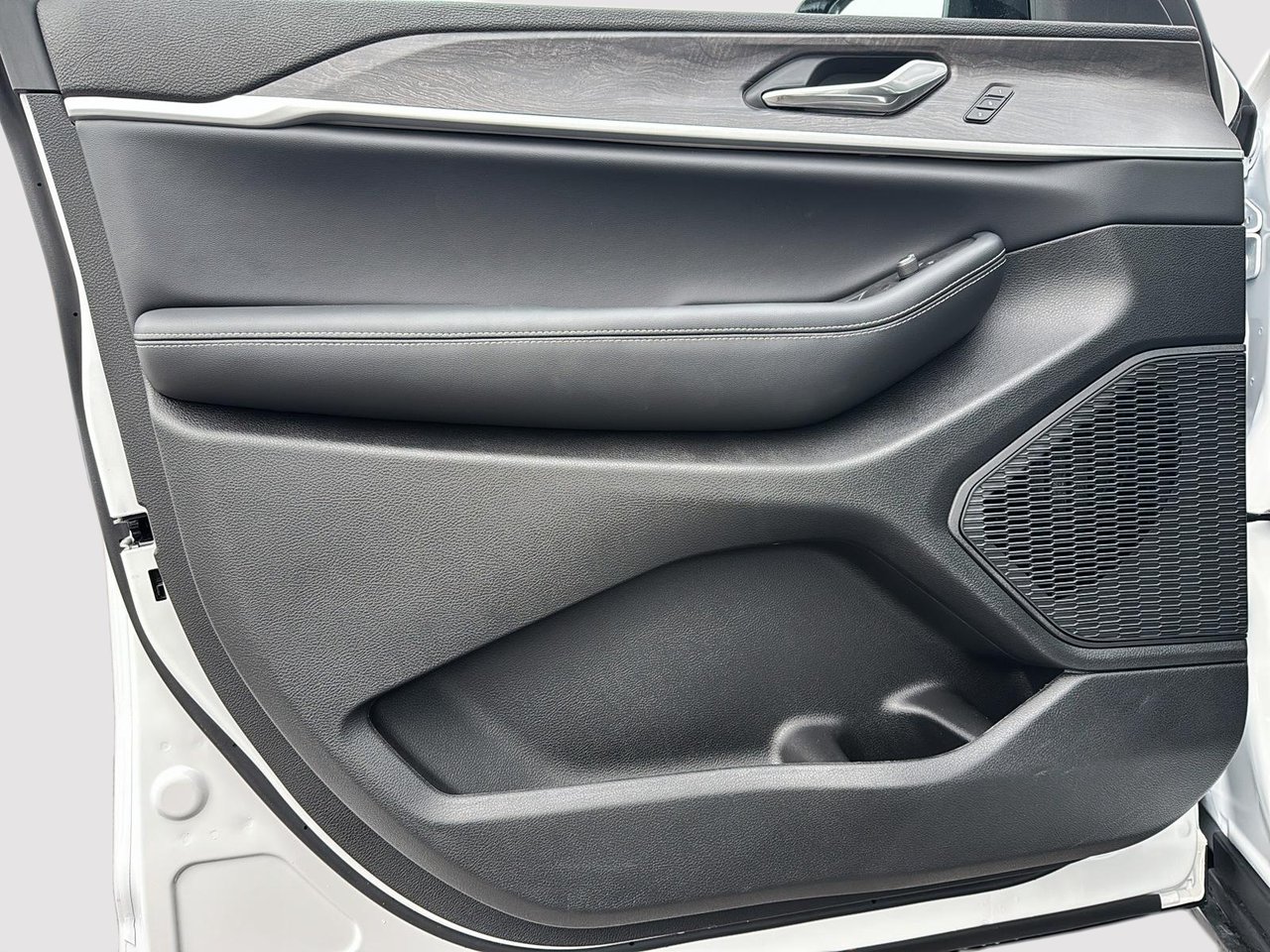 Jeep Grand Cherokee LIMITED 2025-10