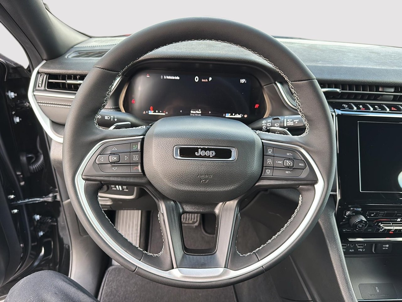 2025 Jeep Grand Cherokee LAREDO ALTITUDE-11