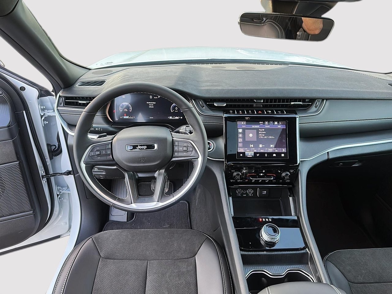 2025 Jeep Grand Cherokee LAREDO ALTITUDE-9