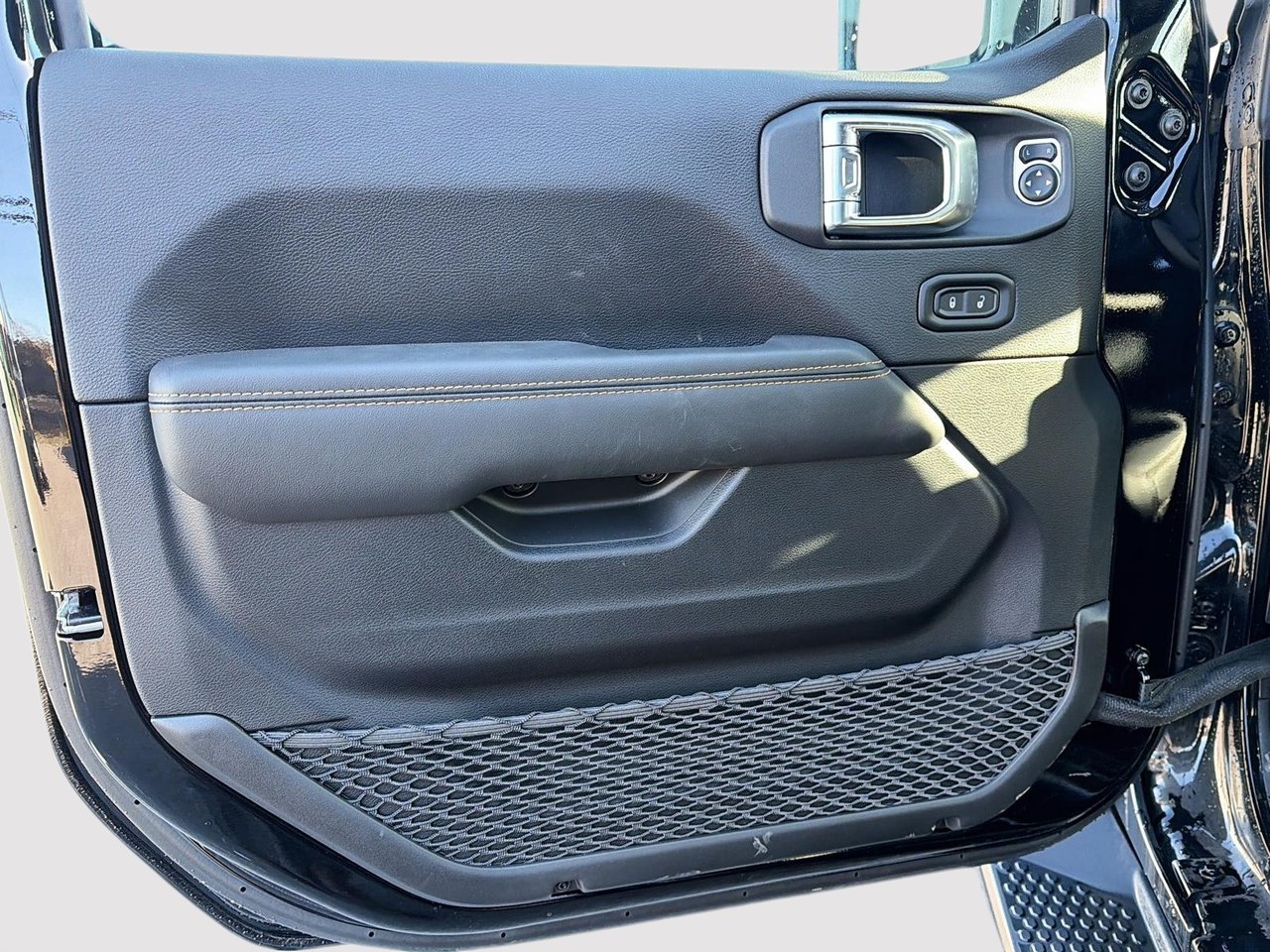Jeep Wrangler 4-Door SAHARA 2026-9