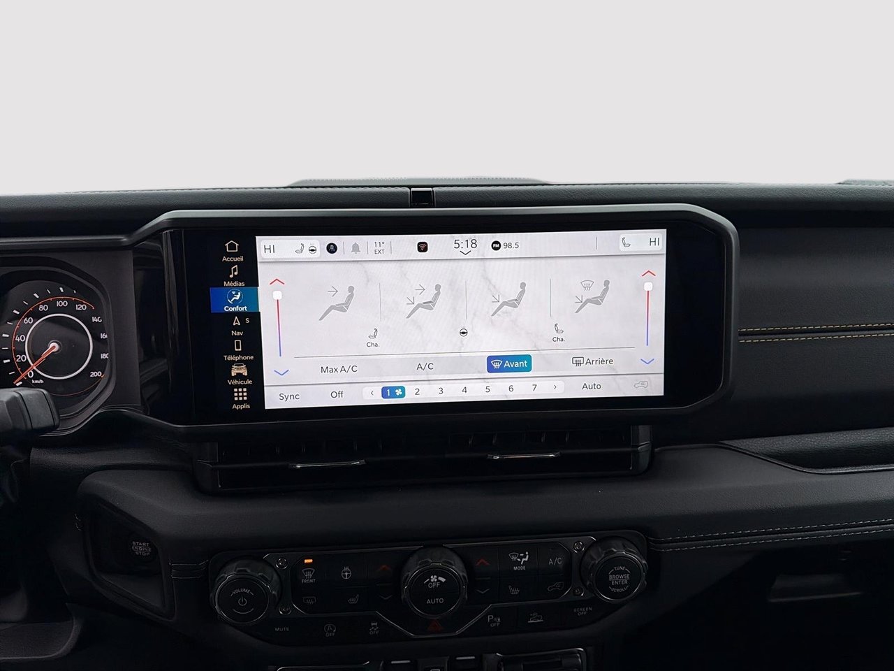 Jeep Wrangler 4-Door SAHARA 2026-17