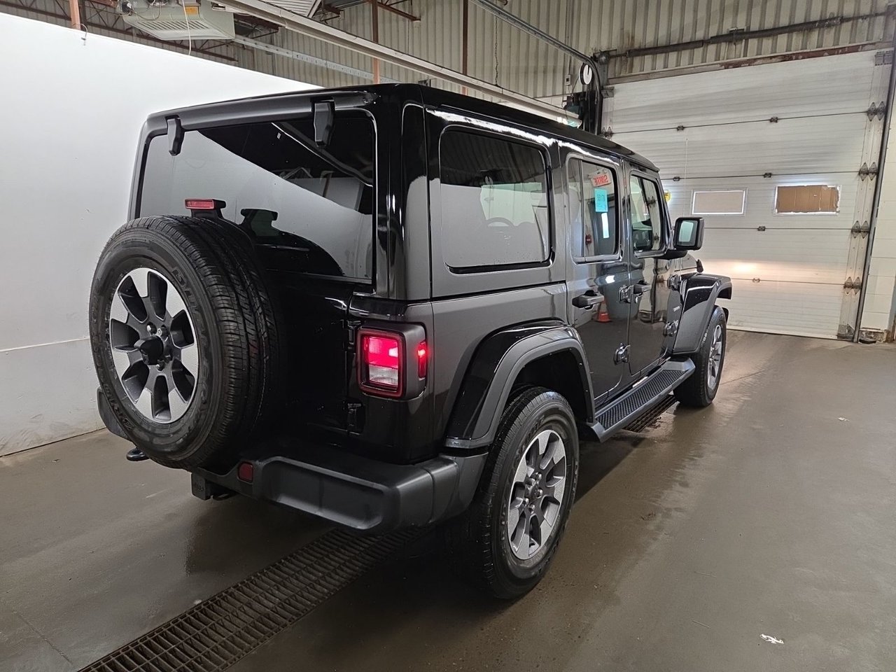 Jeep Wrangler Sahara 3.6L V6 SKY ONE TOUCH 2023-4