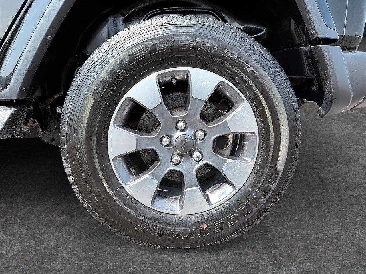 Jeep Wrangler Sahara 3.6L V6 SKY ONE TOUCH 2023-6