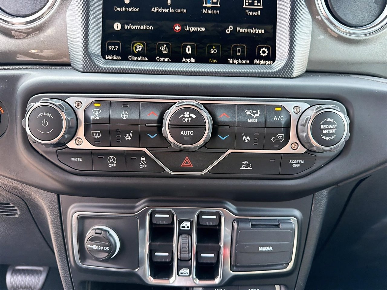 Jeep Wrangler Sahara 3.6L V6 SKY ONE TOUCH 2023-13