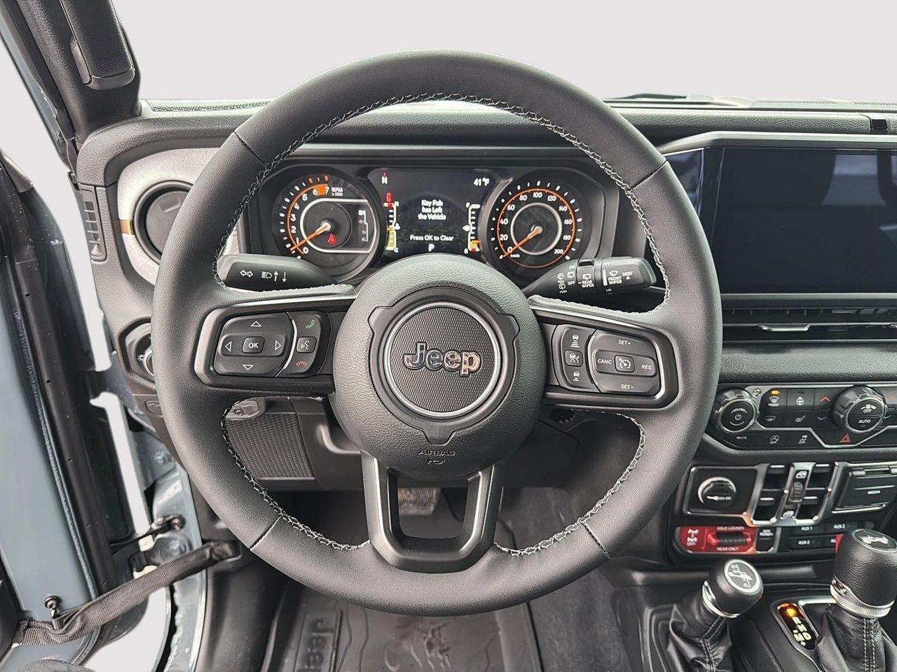 Jeep Wrangler Willys 2025-8