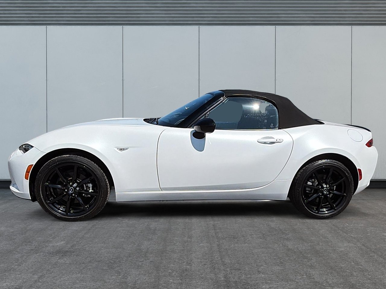 Mazda MX-5 GS 2023-4