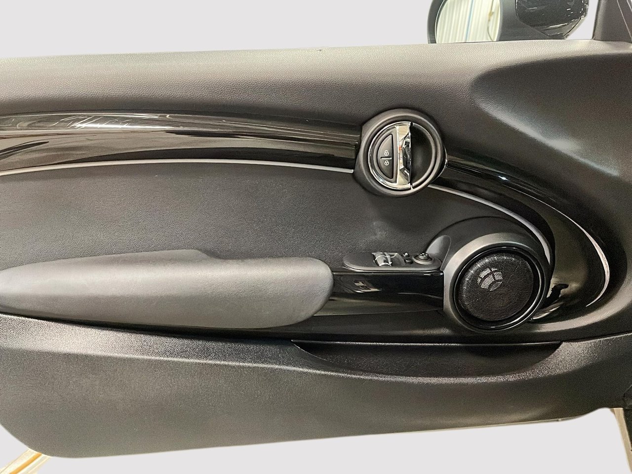 MINI 3 Door Cooper SE PREMIER 2024-10