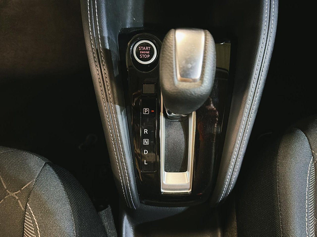 Nissan Kicks SV 2018-14