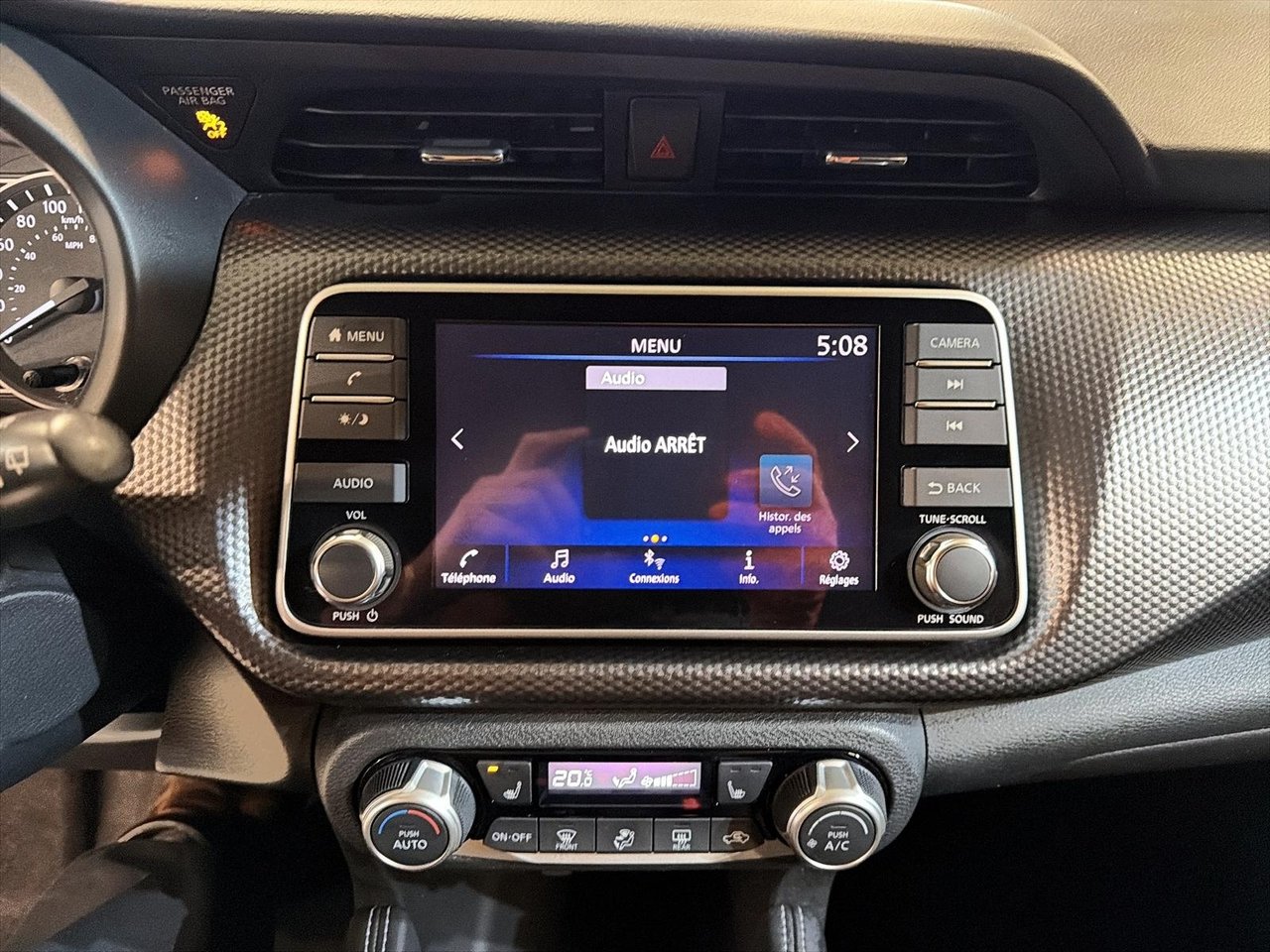 Nissan Kicks SV 2018-16