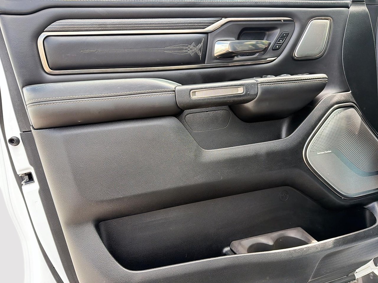 2020 Ram 1500 LIMITED 4X4 CREW CAB // DIESEL // TOIT PANORAMIQUE-10