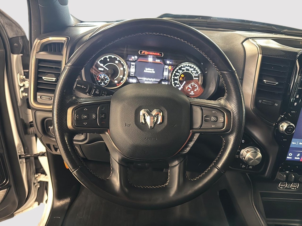 Ram 1500 REBEL NIGHT 4X4 // DIESEL // NIVEAU 2 2022-11