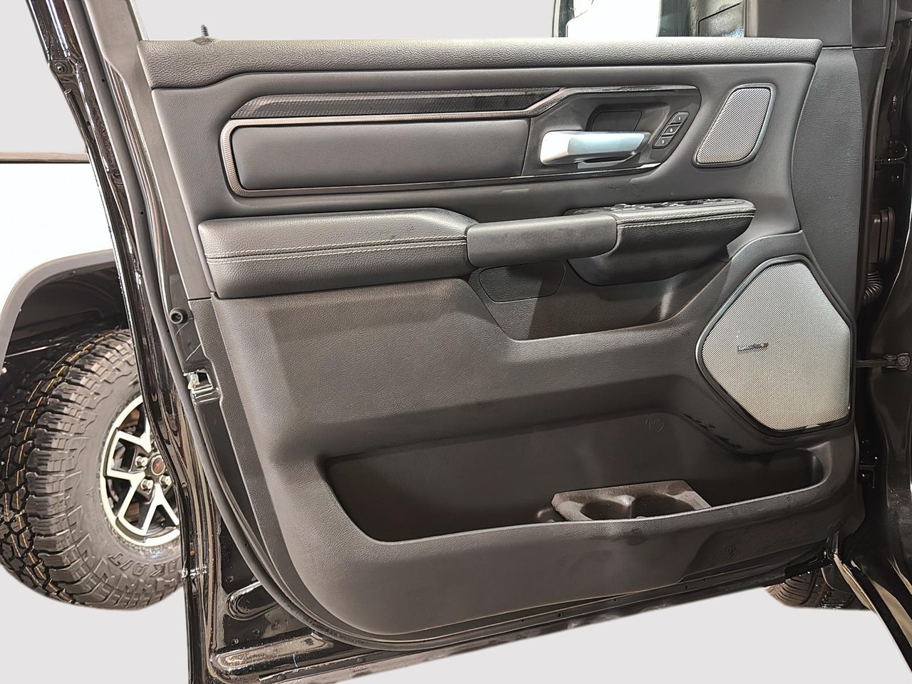 2026 Ram 1500 SPORT-10