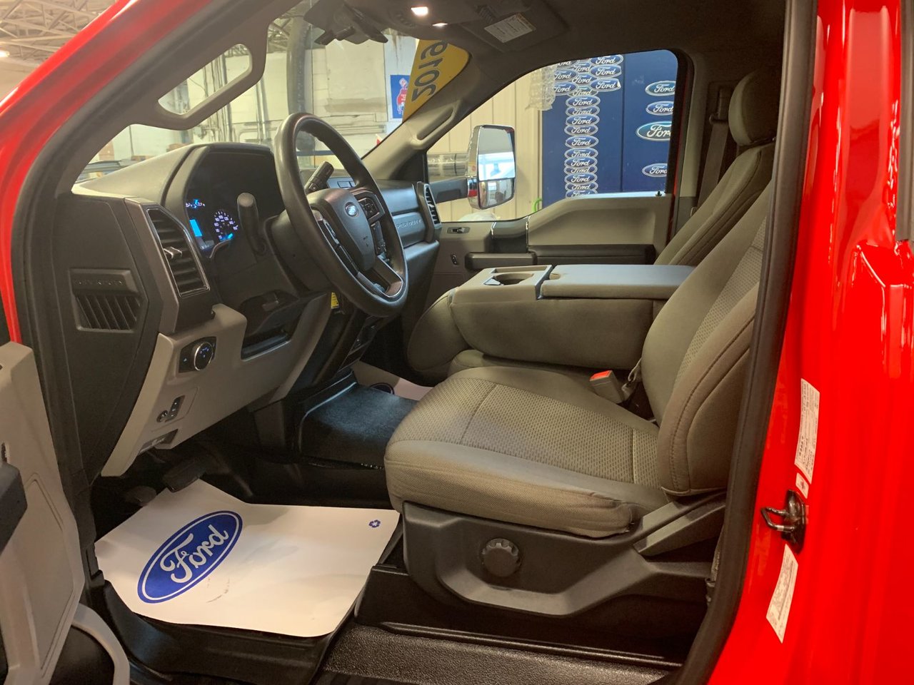 2019 Ford Super duty F-550 DRW XLT CUBE 18 PIEDS EVEVATEUR ET PROPANE