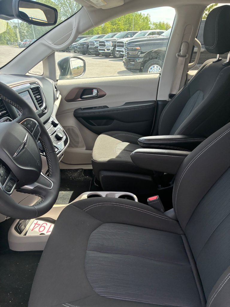 Chrysler Grand Caravan SXT 2024-6