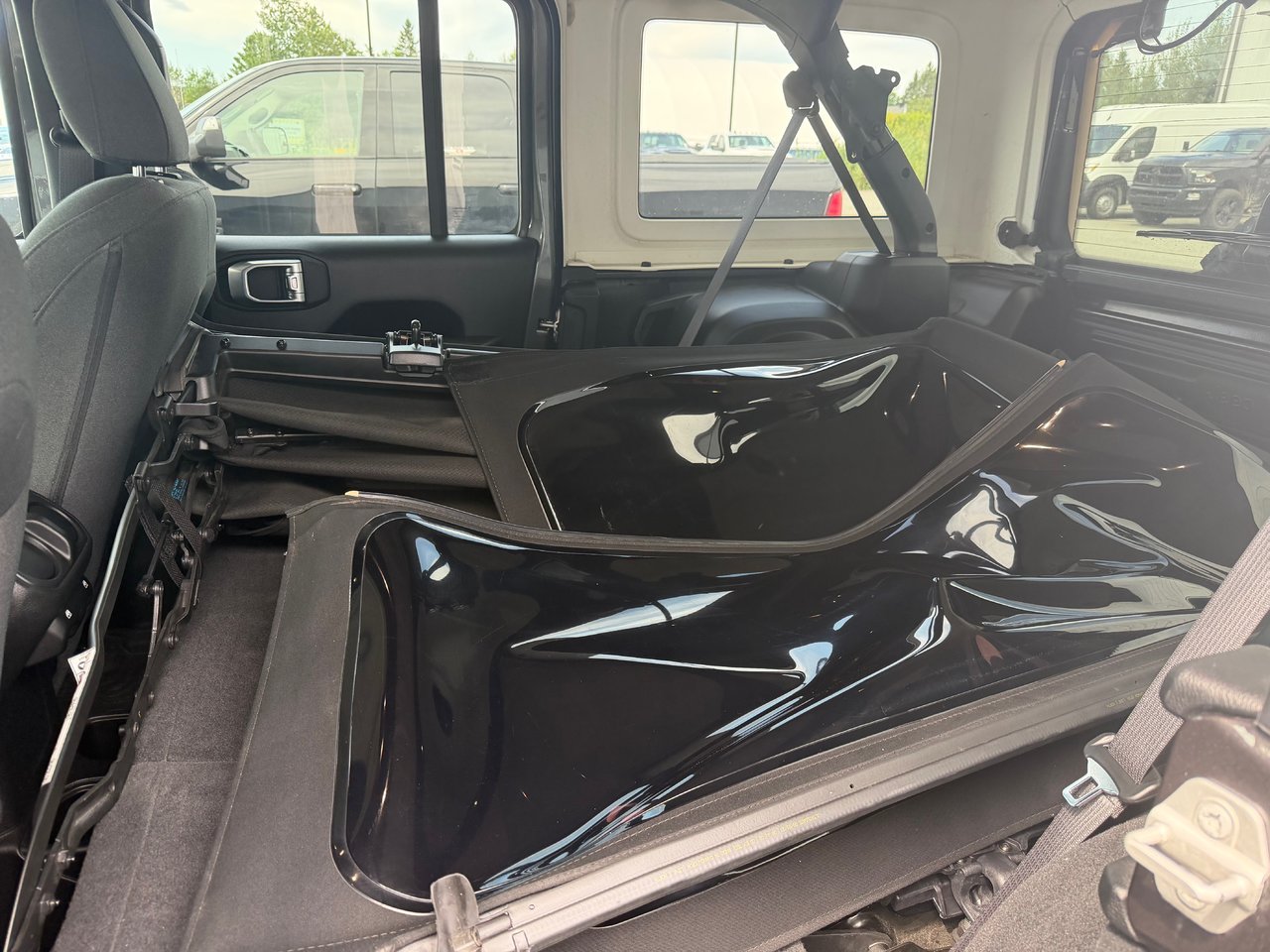 Jeep Wrangler Willys 2024-12