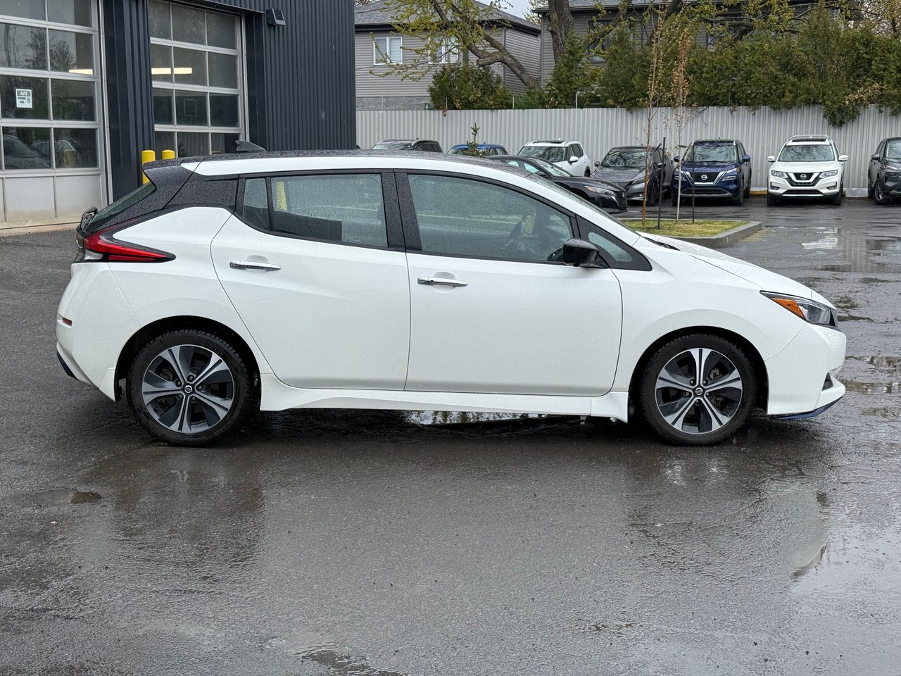 Nissan LEAF SV 2022-4