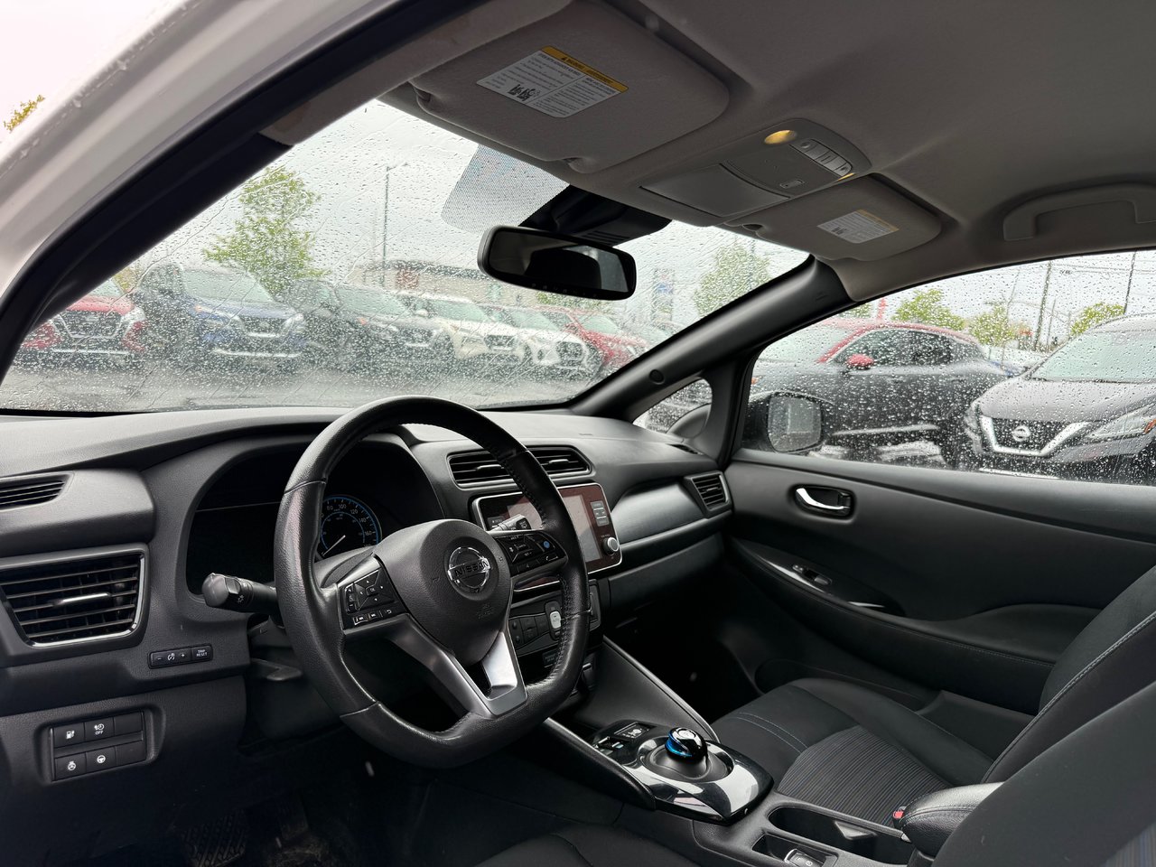 Nissan LEAF SV 2022-9