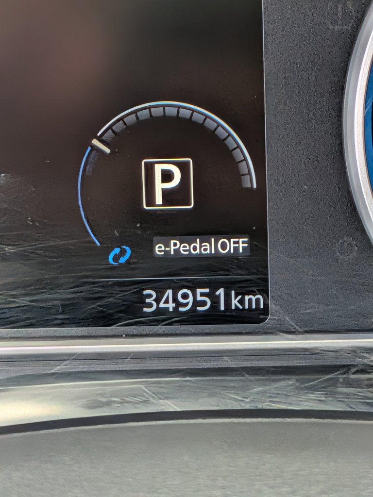 2023 Nissan LEAF SV PLUS-12