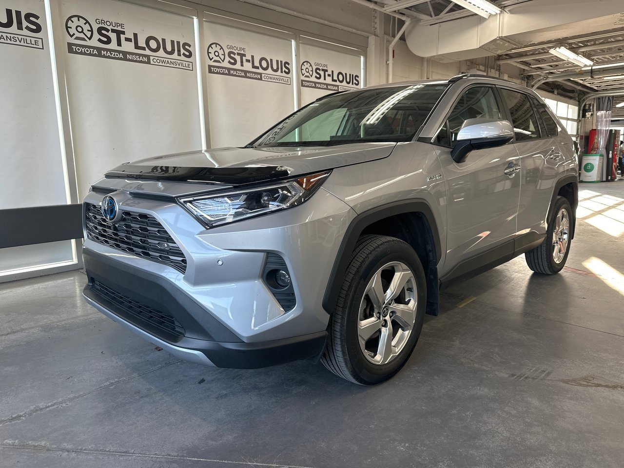 Used 2021 Toyota RAV4 with 37,400 km for sale at Otogo