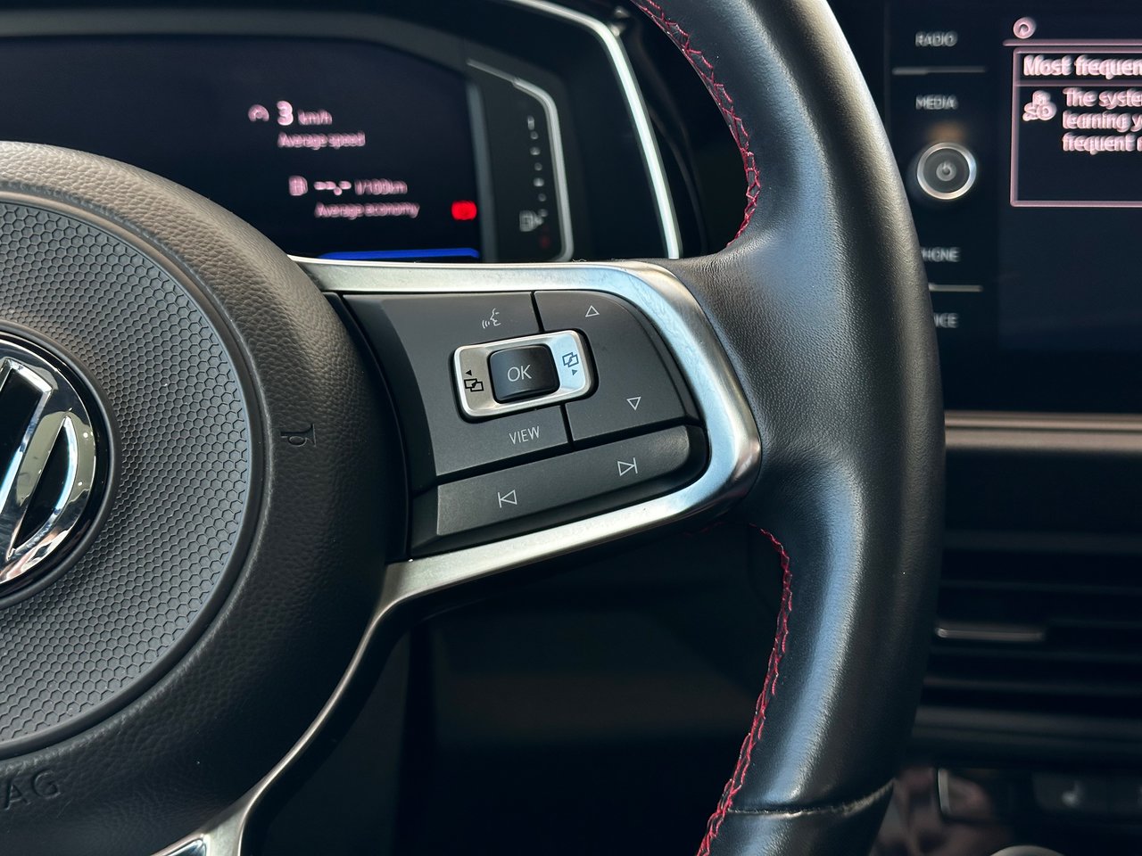 Volkswagen Jetta GLI TOIT | CUIR | CARPLAY | NAV | AUDIO BEATS | CAM ++ 2019 TOIT | CUIR | CARPLAY | NAV | AUDIO BEATS | CAM ++