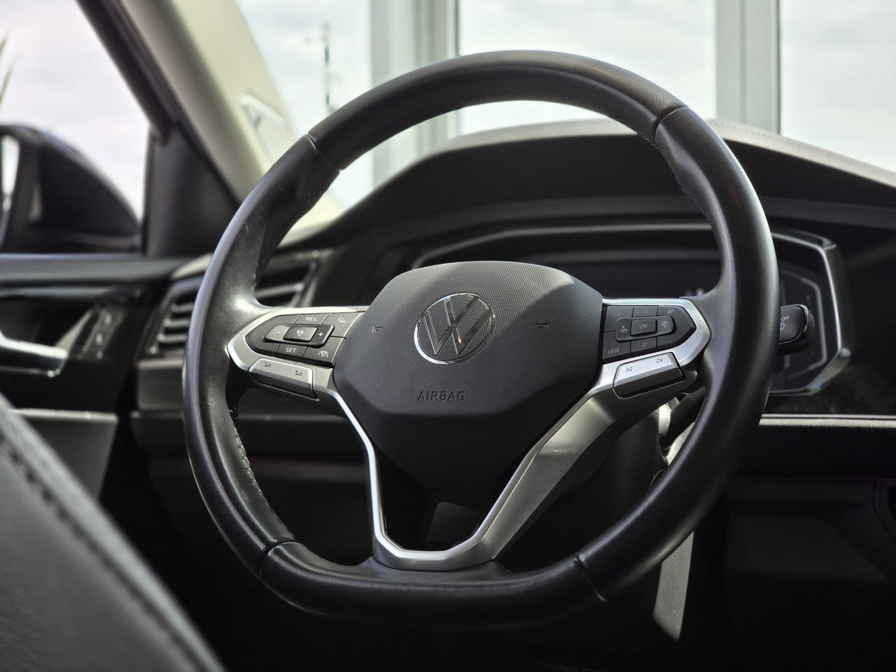 Volkswagen Jetta Highline TOIT | CUIR | CARPLAY | NAV | DÉMARREUR 2022 Highline TOIT | CUIR | CARPLAY | NAV | DÉMARREUR