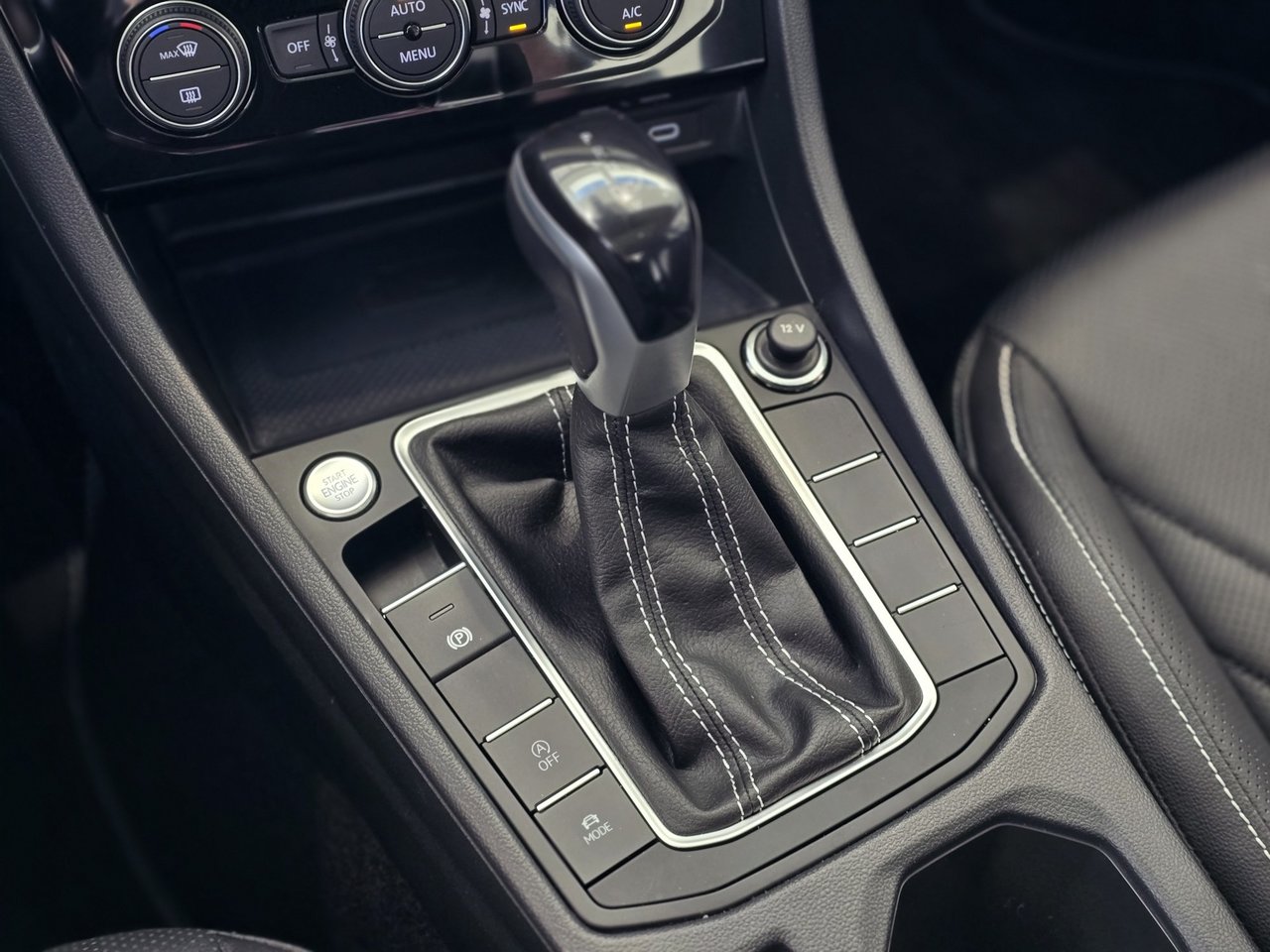 Volkswagen Jetta Highline TOIT | CUIR | NAV | DÉMARREUR | BAS KM 2024 Highline TOIT | CUIR | NAV | DÉMARREUR | BAS KM