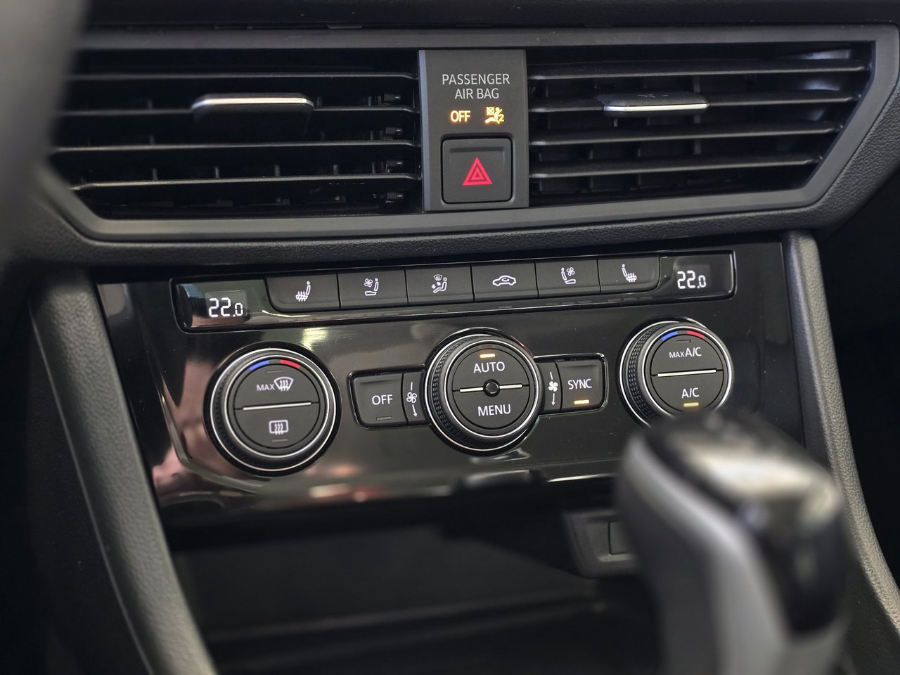 Volkswagen Jetta Highline TOIT | CUIR | NAV | DÉMARREUR | BAS KM 2024 Highline TOIT | CUIR | NAV | DÉMARREUR | BAS KM
