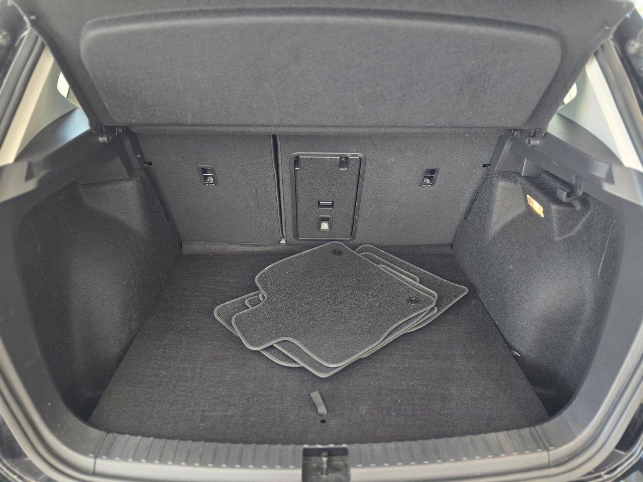Volkswagen Taos Highline PANO | CUIR | CARPLAY | CAM | DÉMARREUR 2022 Highline PANO | CUIR | CARPLAY | CAM | DÉMARREUR
