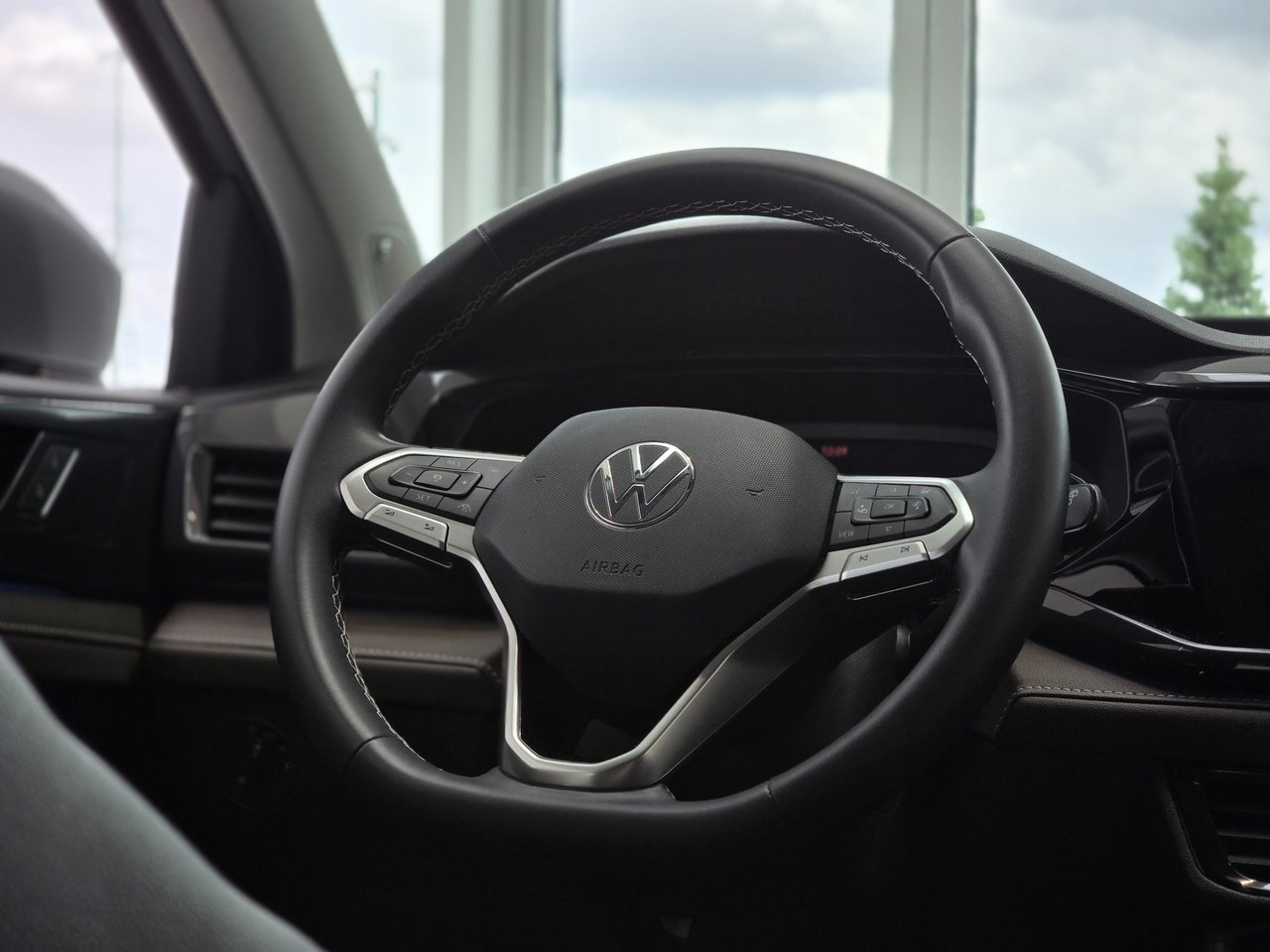2022 Volkswagen Taos Highline PANO | CUIR | CARPLAY | DÉMARREUR |BAS KM Highline PANO | CUIR | CARPLAY | DÉMARREUR | BAS KM