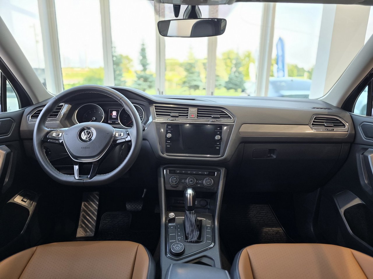 Volkswagen Tiguan Comfortline CUIR 2 TONS | CARPLAY | CAMÉRA | +++ 2021 Comfortline CUIR 2 TONS | CARPLAY | CAMÉRA | +++