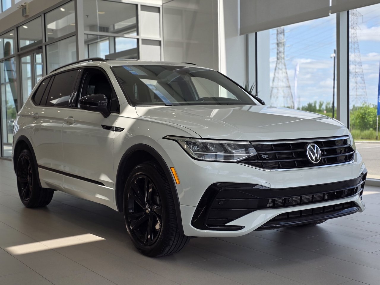 2024 Volkswagen Tiguan Comfortline R-Line Black Edition TOIT | CUIR | CAM Comfortline R-Line Black Edition TOIT | CUIR | CAM