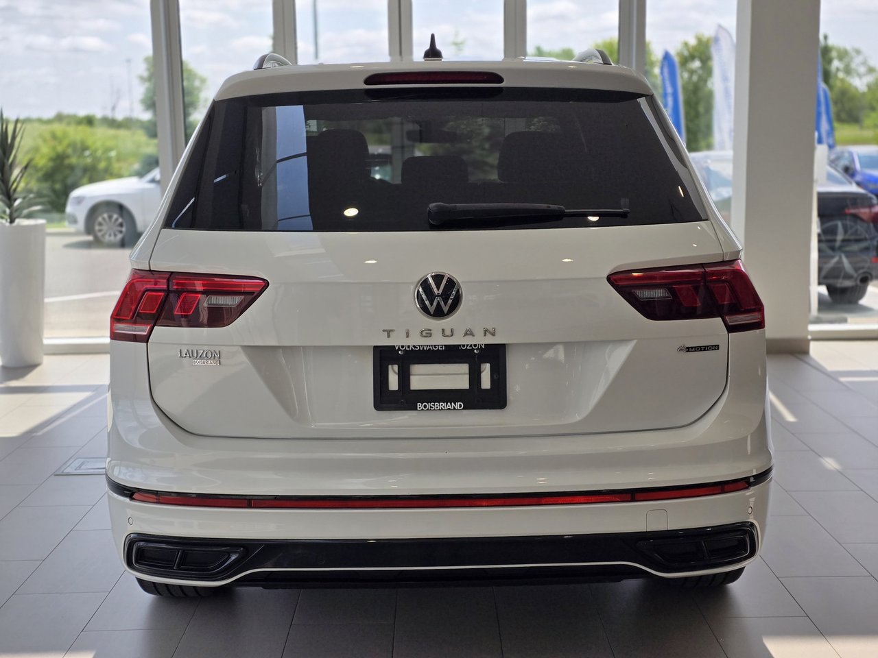 2024 Volkswagen Tiguan Comfortline R-Line Black Edition TOIT | CUIR | CAM Comfortline R-Line Black Edition TOIT | CUIR | CAM