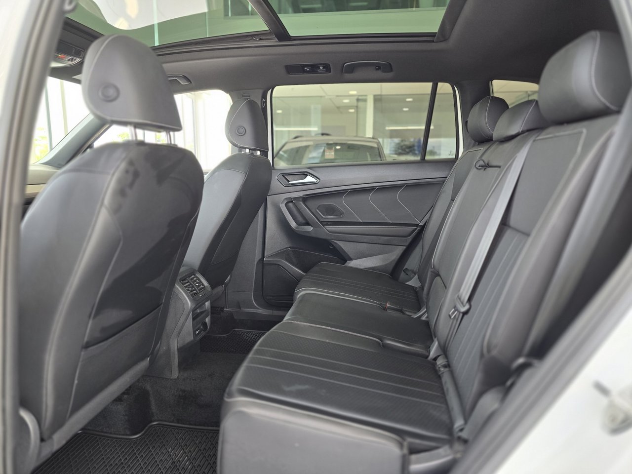 2024 Volkswagen Tiguan Comfortline R-Line Black Edition TOIT | CUIR | CAM Comfortline R-Line Black Edition TOIT | CUIR | CAM