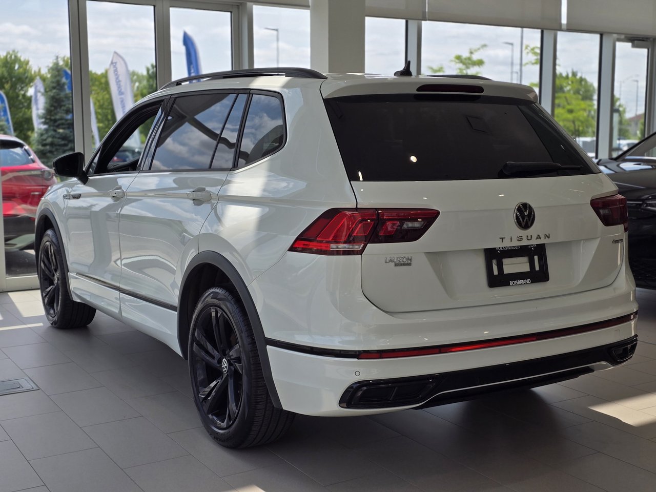 2024 Volkswagen Tiguan Comfortline R-Line Black Edition TOIT | CUIR | CAM Comfortline R-Line Black Edition TOIT | CUIR | CAM