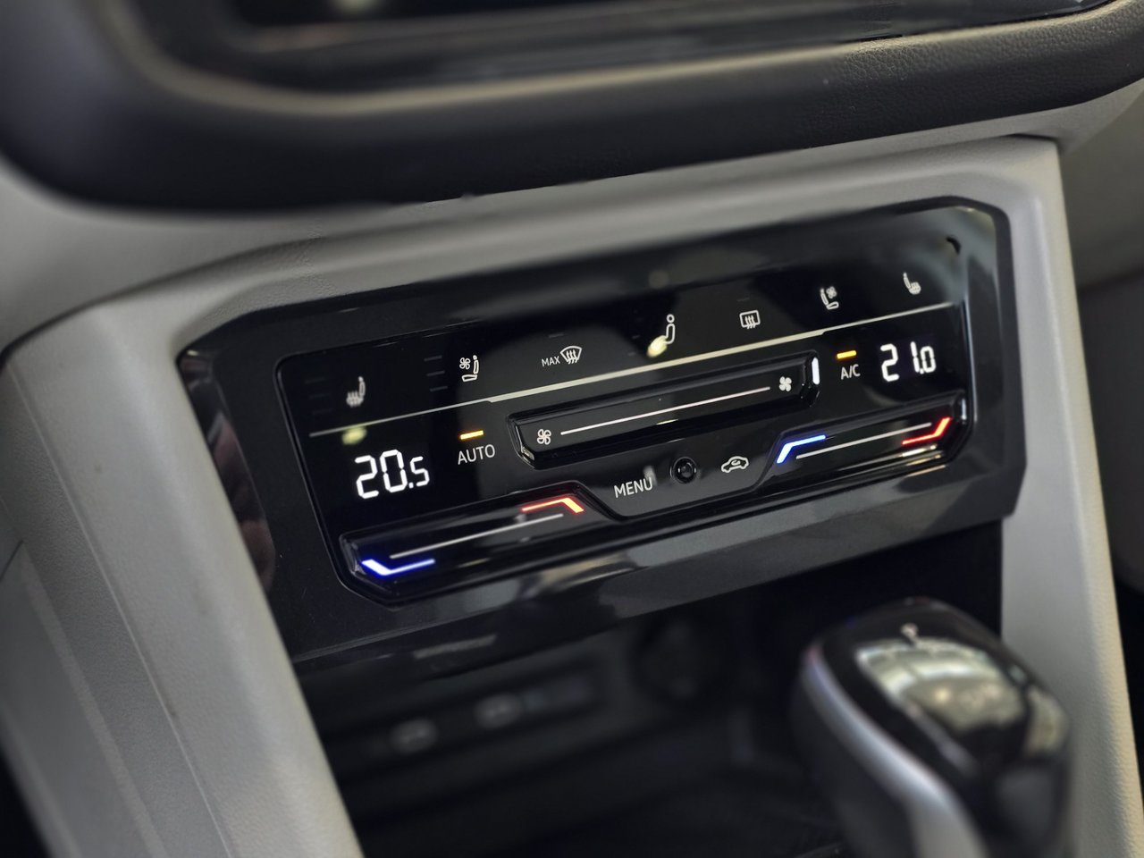 2024 Volkswagen Tiguan Highline R-Line 7 PASSAGERS | NAV | PANO | CUIR Highline R-Line 7 PASSAGERS | NAV | PANO | CUIR