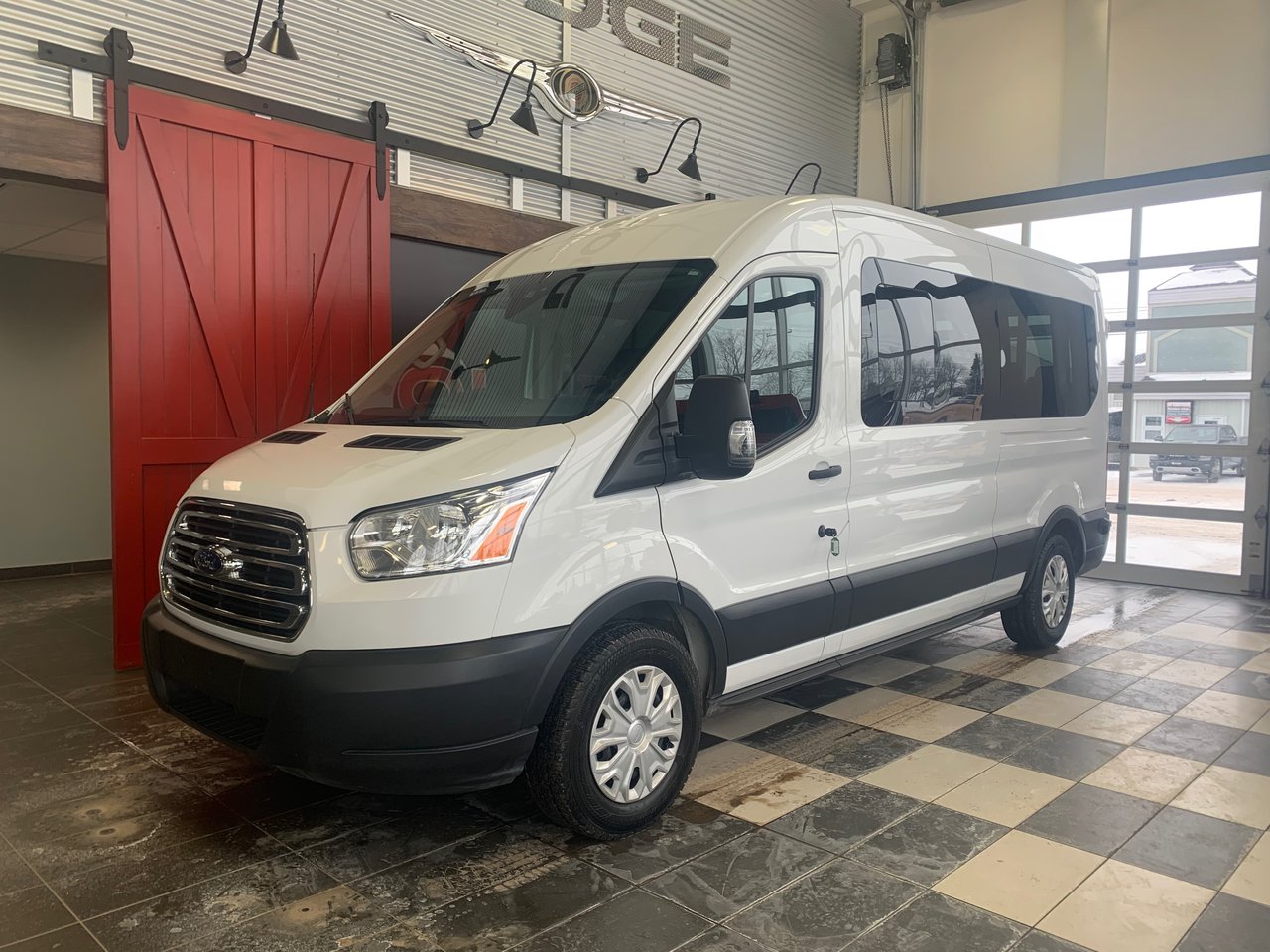 Ford Transit 2019 T-350, 15 passagers!!