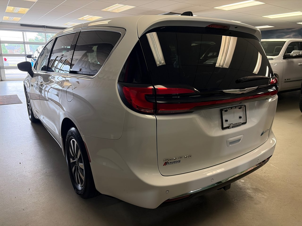 2024 Chrysler Pacifica Hybrid