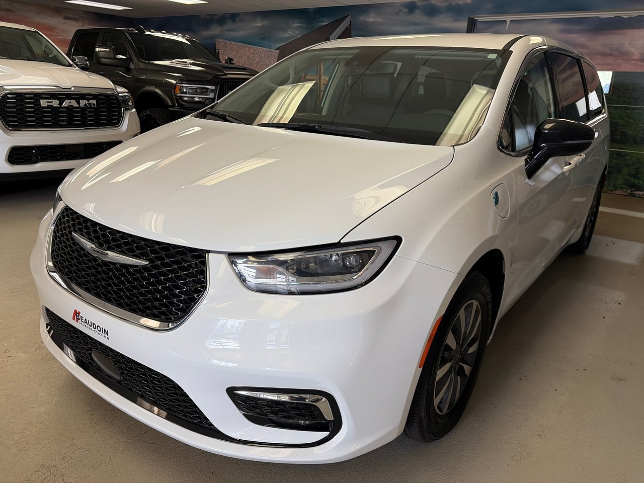 2024 Chrysler Pacifica Hybrid