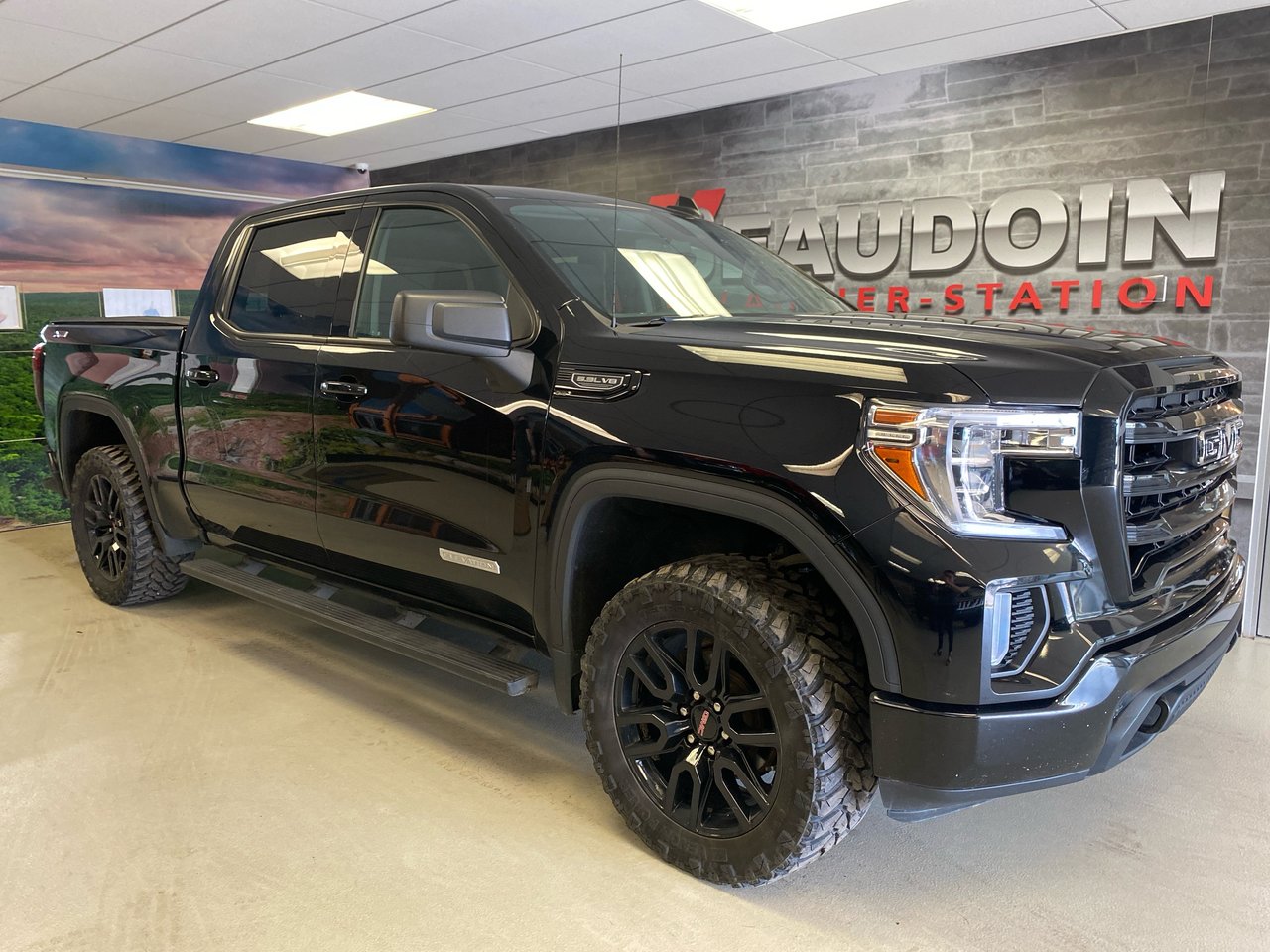 Used 2022 GMC Sierra 1500 with 78,600 km for sale at Otogo